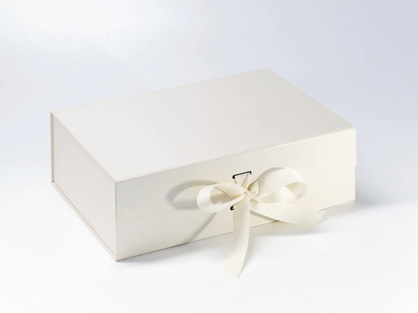 White Small Gift Boxes with fixed grosgrain ribbon